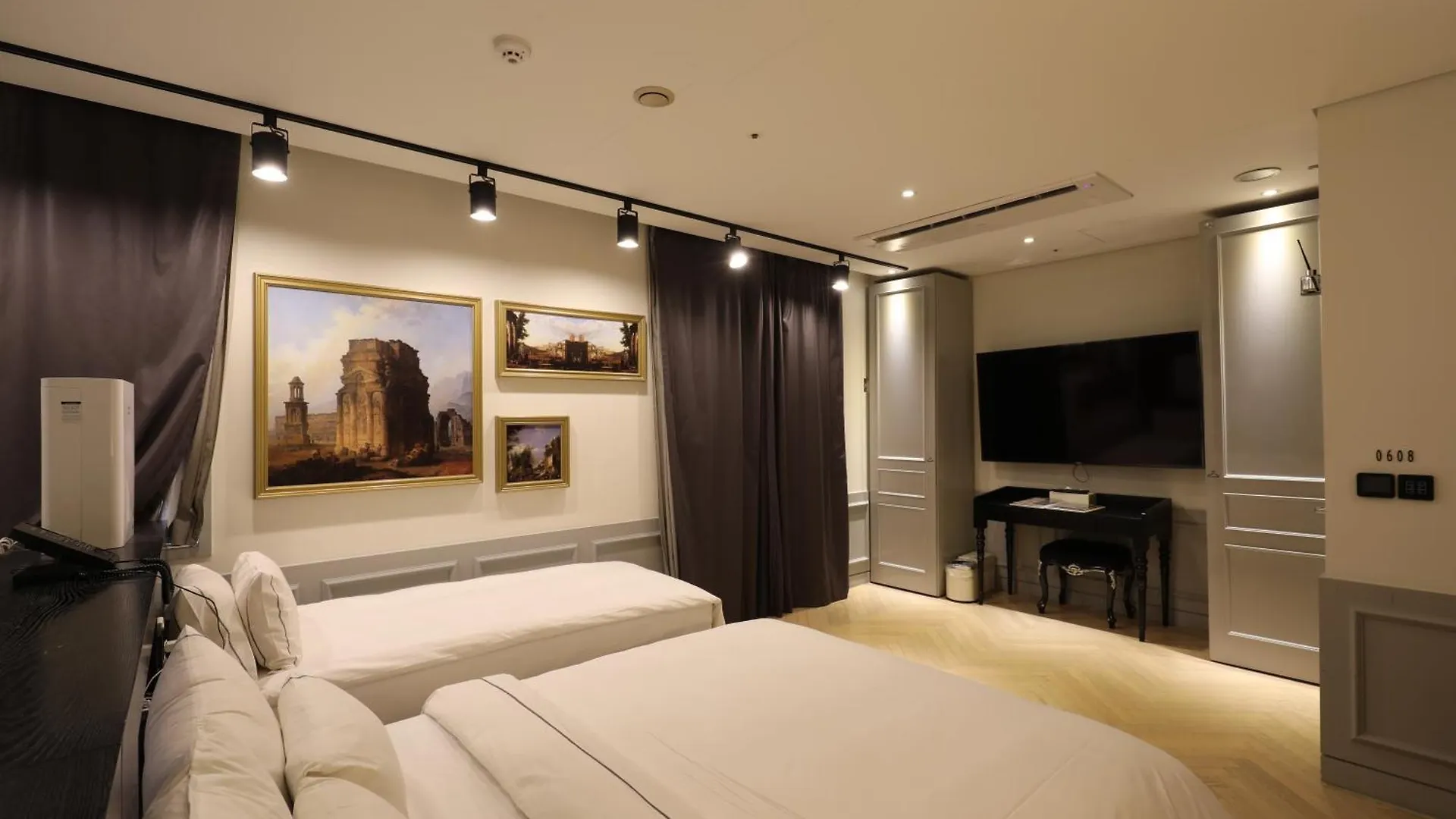 Hotel The Designers Incheon 2*,