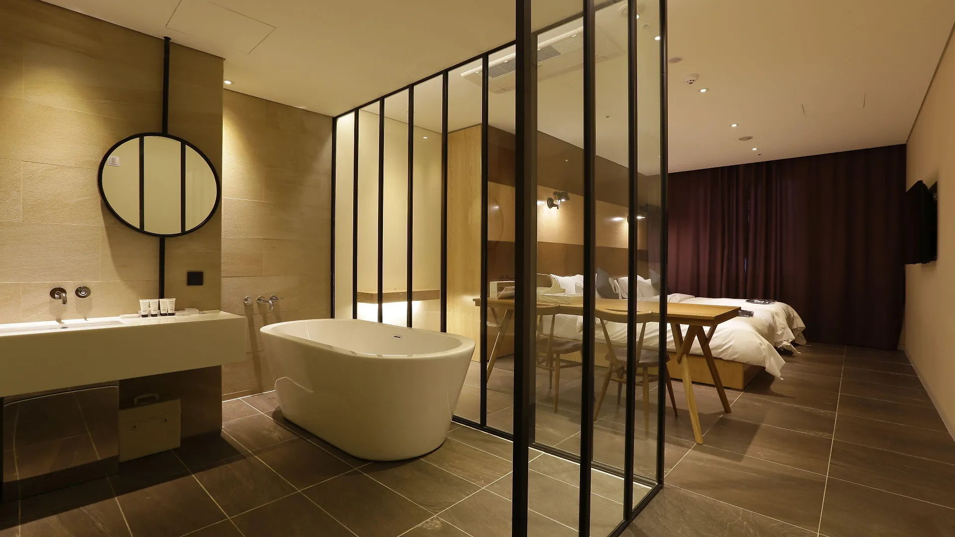 Hotel The Designers Incheon 2*,